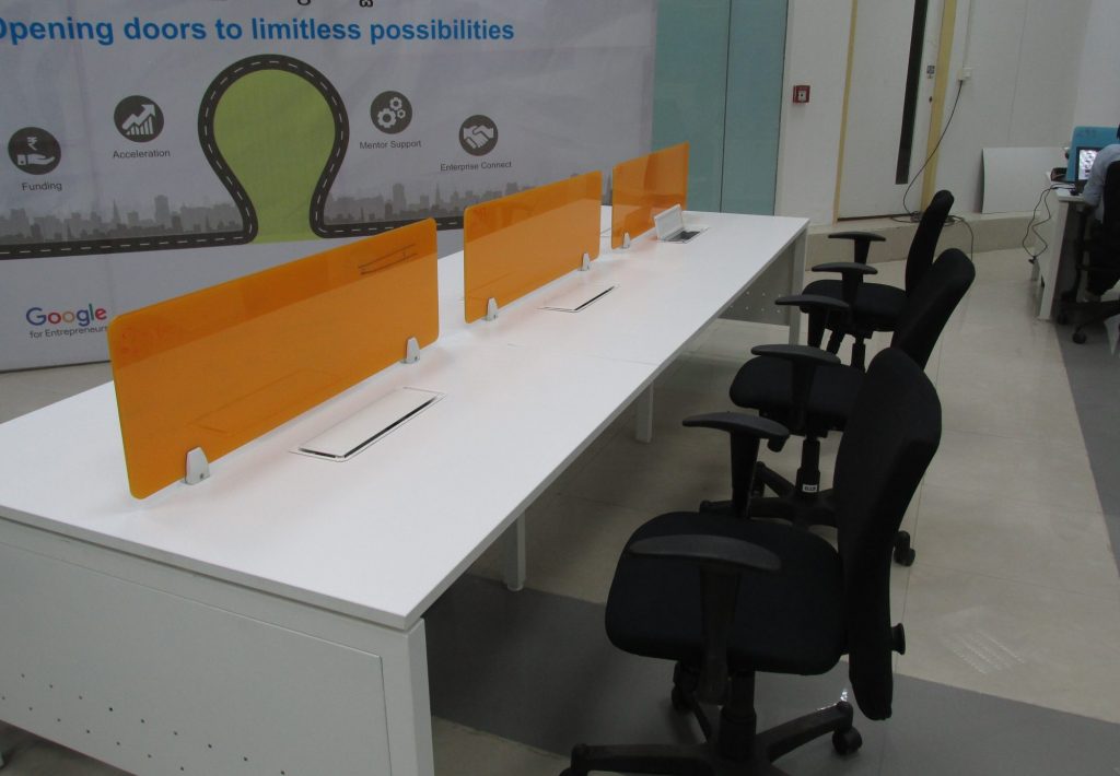 desks in startup